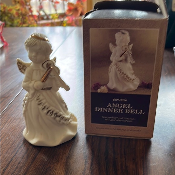 White Holiday Decor Angel Figurine Vintagee and New in the box playing Violin - Picture 5 of 6